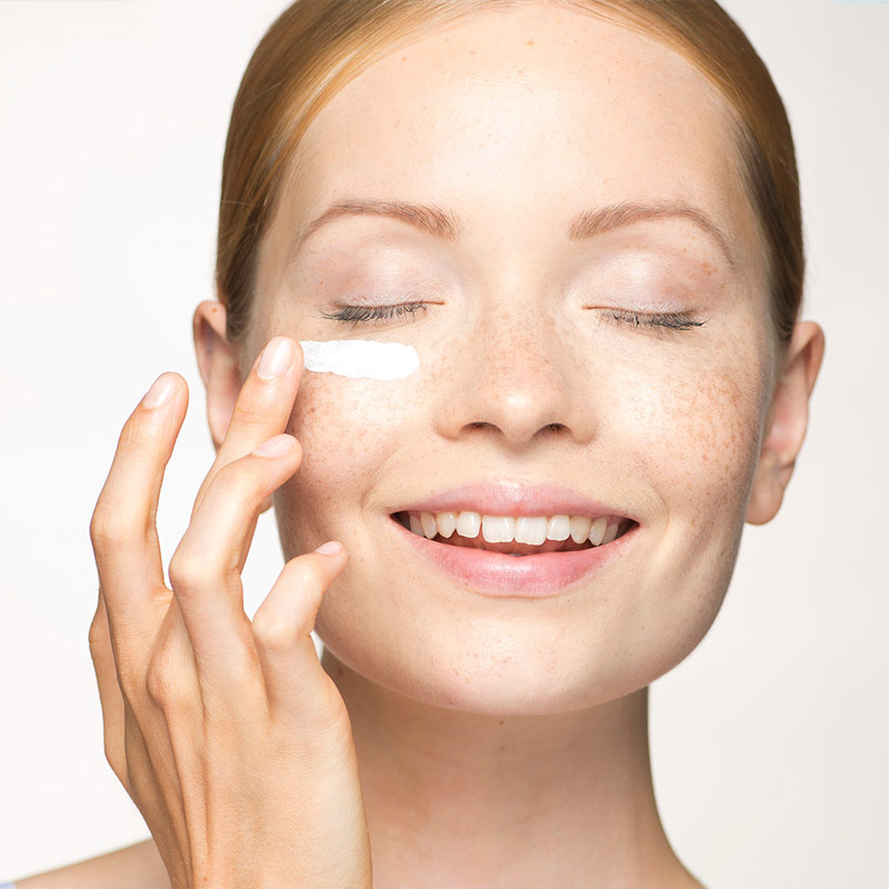 mujer crema cara