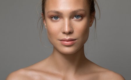BIODERMA mujer con la piel hiperpigmentada BIODERMA mujer con la piel hiperpigmentada